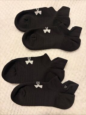 Under Armour Black Low-Cut Athletic No-Show Socks With Heel Tab 4 Pairs, Small